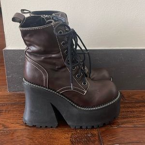 UNIF brown platform boot